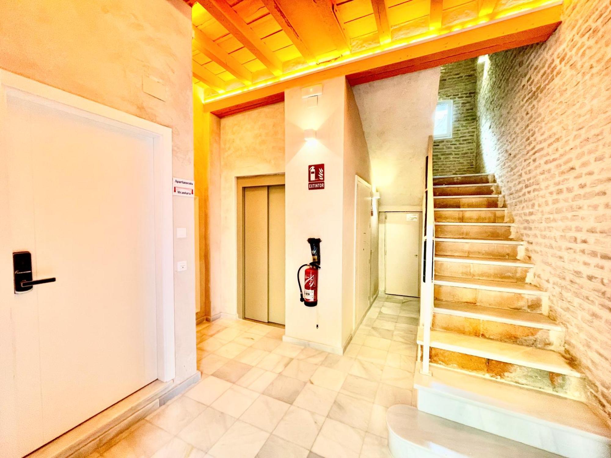 Appartement Click Triana - Patio Privado à Séville Extérieur photo